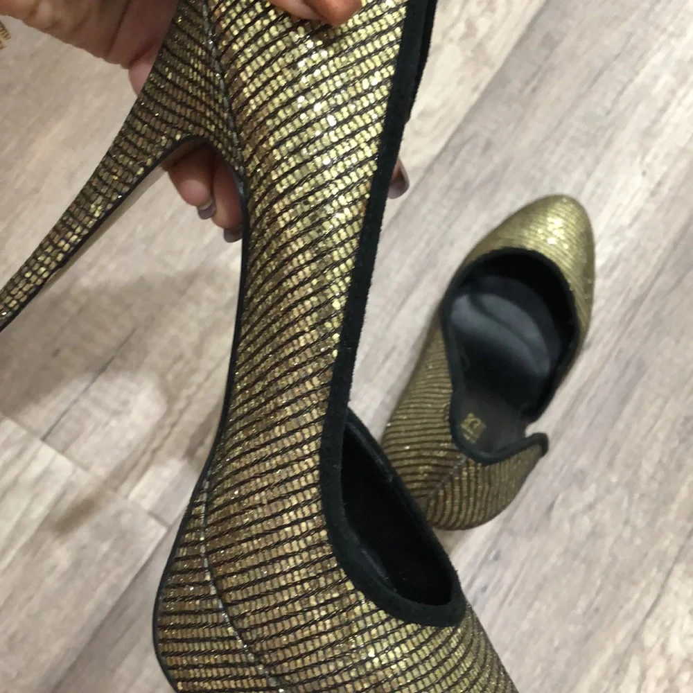 Charles David size 9 1/2 luxury comfortable heals. In great condition!